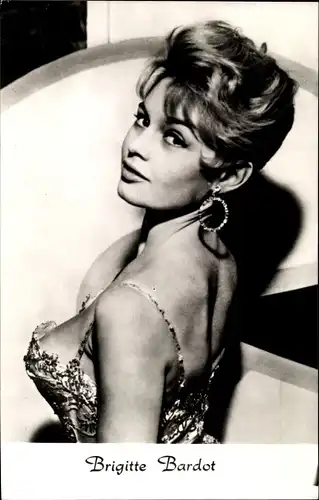 Ak Schauspielerin Brigitte Bardot, Portrait