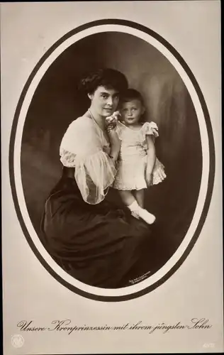 Ak Kronprinzessin Cecilie von Preußen mit ihrem jüngsten Sohn Friedrich Georg, NPG 4602