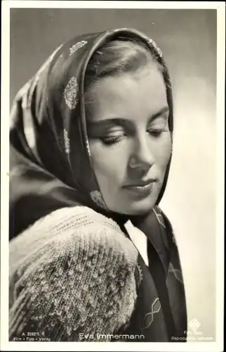 Ak Schauspielerin Eva Immermann, Portrait, Kopftuch, Ross A 3592/1