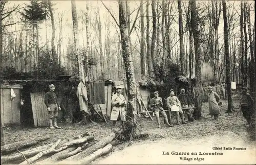 Ak La Guerre en Lorraine, Village negre, französische Soldaten