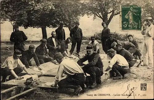 Ak Camp de Chenove Côte d'Or, Lavoir Sainte Anne, französische Soldaten