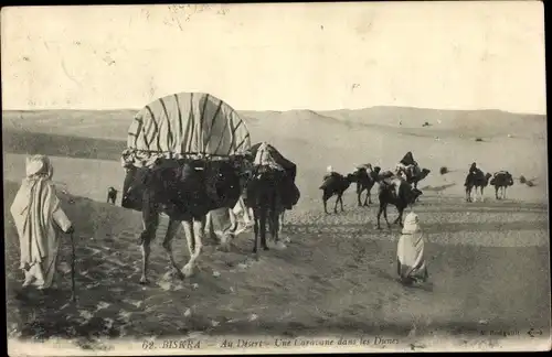 Ak Biskra Algerien, Au Desert, Une Caravane dans les Dunes