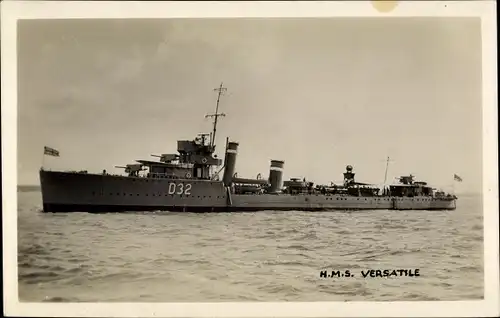 Foto Ak Britisches Kriegsschiff, HMS Versatile, D 32