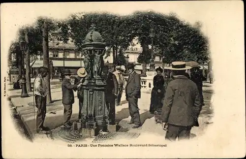 Ak Paris IV Ile de la Cité, Une Fontaine Wallace Boulevard Sebastopal