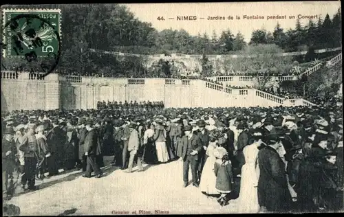 Ak Nîmes Gard, Jardins de la Fontaine pendant un Concert