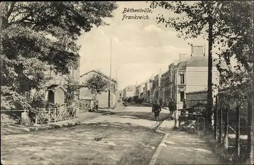 Ak Bétheniville Marne, Straßenpartie im Ort, Anwohner