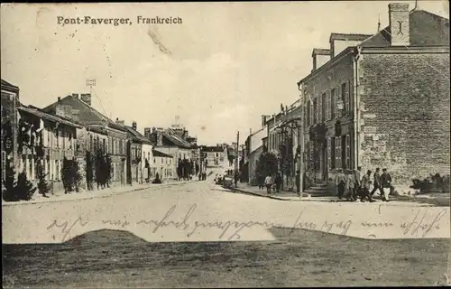 Ak Pontfaverger Moronvilliers Marne, Straßenpartie