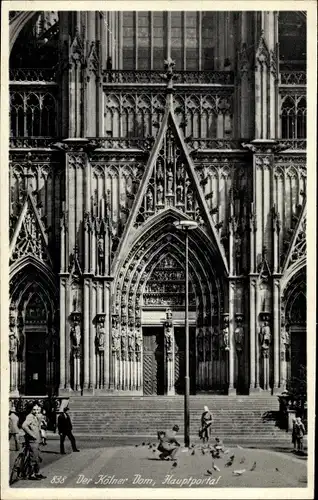 Ak Köln am Rhein, Dom, Hauptportal, Taubenfütterung