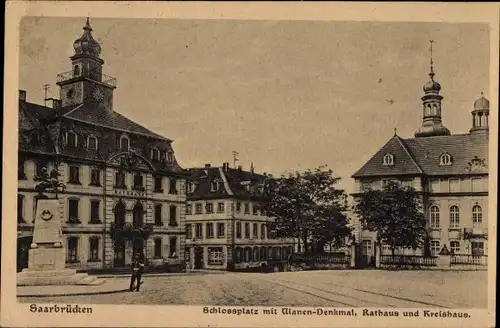 Ak Saarbrücken im Saarland, Schlossplatz mit Ulanen-Denkmal, Rathaus, Kreishaus