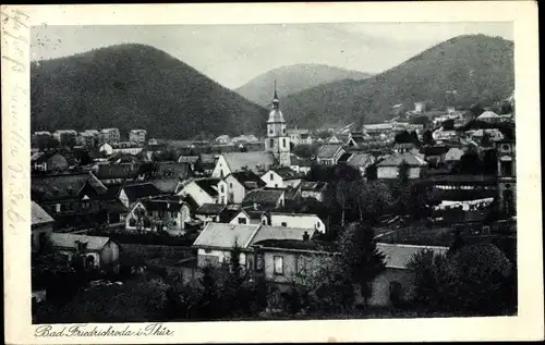 Ak Friedrichroda im Thüringer Wald, Gesamtansicht, Kirche, Berge