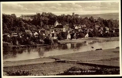 Ak Herstelle Beverungen an der Weser, Panorama der Stadt über Fluss