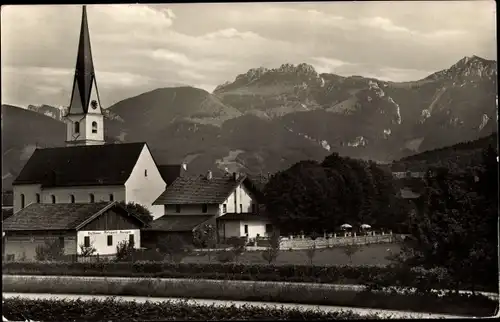 Ak Frasdorf in Oberbayern, Blick auf die Kampenwand, Kirche