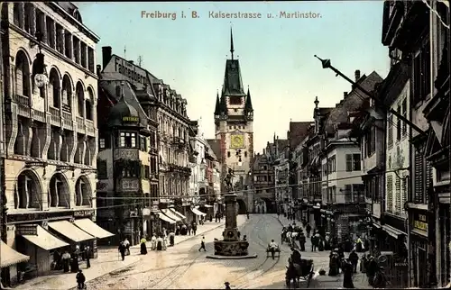Ak Freiburg im Breisgau, Kaiserstrasse und Martinstor, Straßenszene, Kutschen