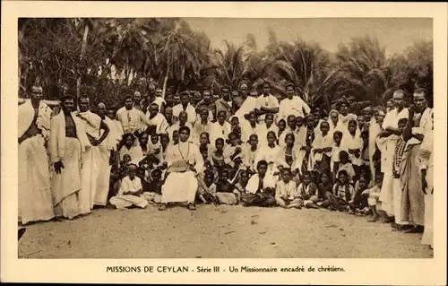 Ak Ceylon Sri Lanka, Missions de Ceylan, Un Missionnaire encadré de chretiens