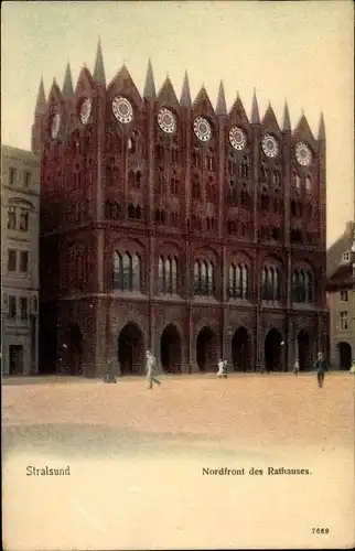 Ak Stralsund, Rathaus, Vorplatz, Rosettenfenster