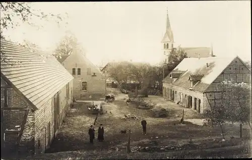 Foto Ak Hütten in Schleswig Holstein, Teilansicht mit Kirche