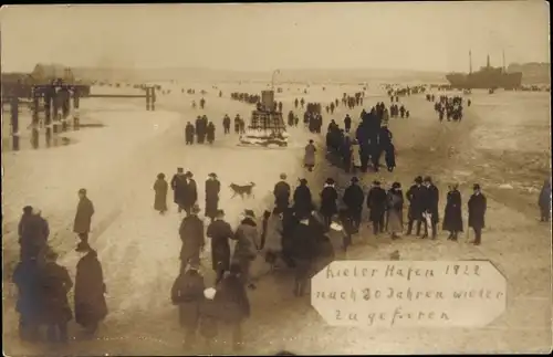 Foto Ak Kiel in Schleswig Holstein, Zugefrorener Hafen 1922