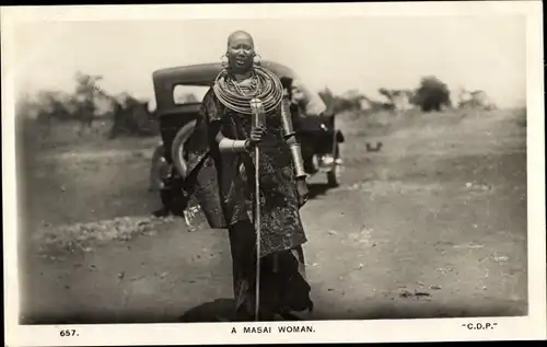 Ak A Masai Woman, Frau in Landestracht, Auto