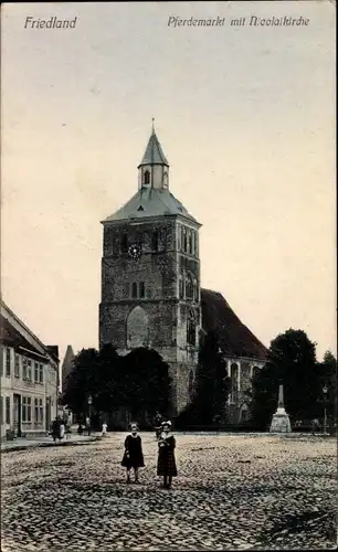 Ak Friedland Mecklenburg, Pferdemarkt mit Nicolaikirche