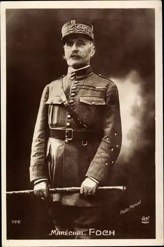 Ak Marechal Ferdinand Foch, Portrait in Uniform