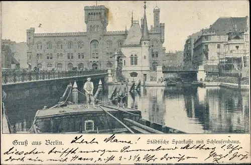 Ak Berlin Mitte, Städtische Sparkasse mit Schleusenhaus, Schiff