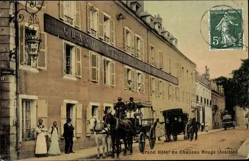 Ak Avallon Yonne, Grand Hotel du Chapeau Rouge, Kutsche