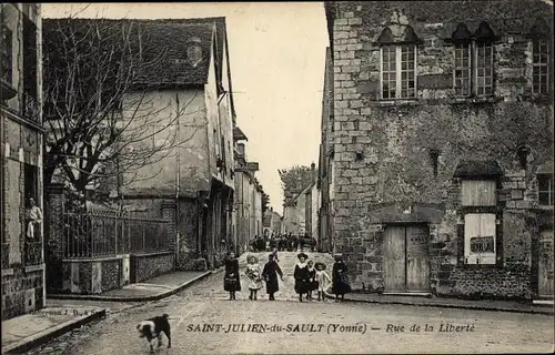 Ak Saint Julien du Sault Yonne, Rue de la Liberté