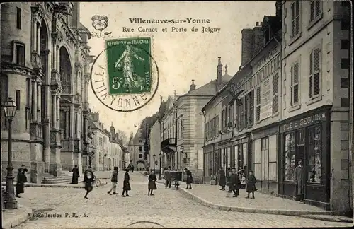 Ak Villeneuve sur Yonne, Rue Carnot et Porte de Joigny