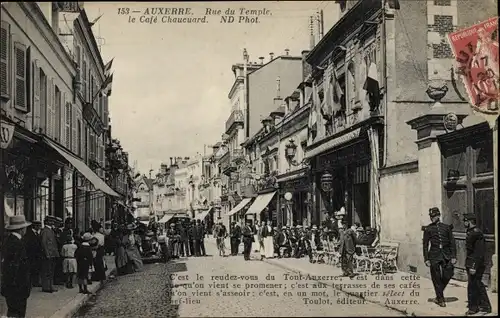Ak Auxerre Yonne, Rue du Temple, le Café Chaucuard