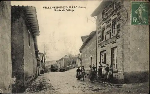 Ak Villeneuve de Marc Isere, Sortie du Village
