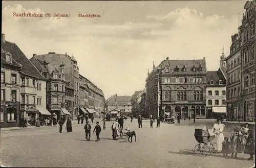 Ak St. Johann Saarbrücken im Saarland, Marktplatz, Passanten, Kinderwagen