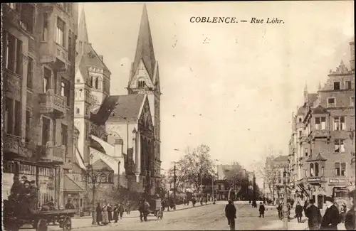 Ak Koblenz am Rhein, Rue Löhr, Glockenturm, Kutsche, Straßenszene