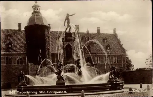 Ak Hillerød Hilleröd Dänemark, Frederiksborg Slot, Springvandet