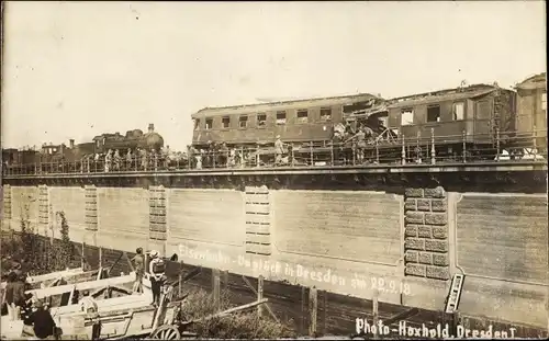 Foto Ak Eisenbahn-Unglück in Dresden, 1918