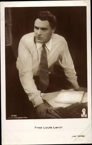 Ak Schauspieler Fred Louis Lerch, Standportrait
