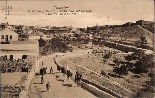 Ak Jerusalem Israel, Erster Blick auf die Stadt mit Straßenpartie