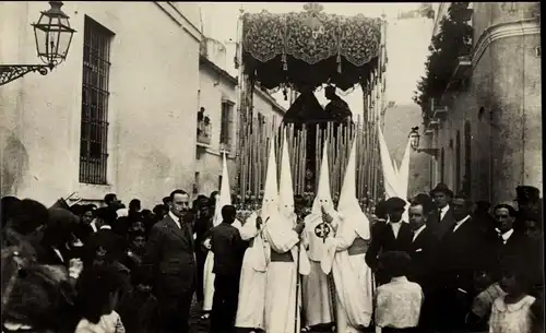 Ak Sevilla Andalusien, Prozession, Personen mit Kapuzen