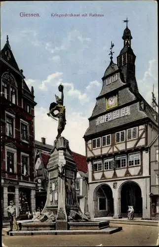 Ak Gießen an der Lahn Hessen, Kriegerdenkmal mit Rathaus, Geschäft, Kinder