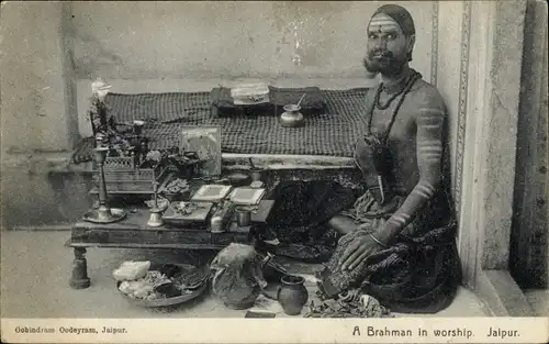 Ak Jaipur Indien, A Brahman in worship, Inder beim Gebet, Schneidersitz