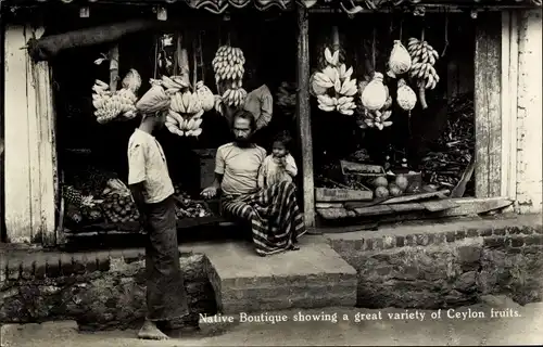 Ak Sri Lanka, Native Boutique showing a great variety of Ceylon fruits, Obsthändler