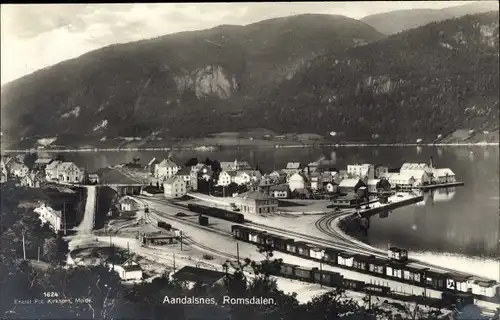 Ak Aandalsnes Romsdalen Norwegen, Blick auf den Ort, Bahnhof