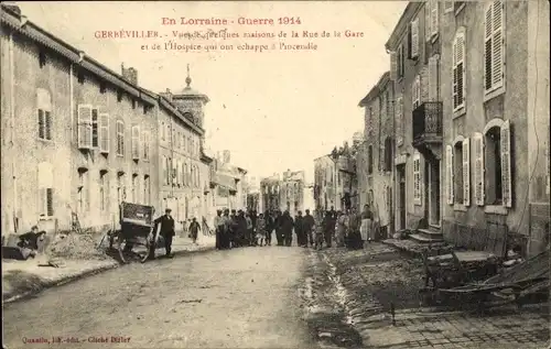 Ak Gerbeviller Meurthe et Moselle, im Krieg beschädigte Häuser, 1914, Passanten