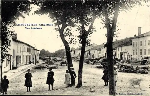 Ak Laneuveville-aux-Bois Lothringen Meurthe et Moselle, Vue intérieure, Dorfansicht