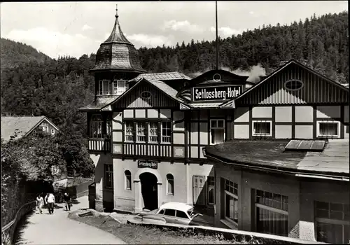 Ak Schwarzburg im Schwarzatal Thüringen, Schlossberg-Hotel, Spaziergänger, Auto