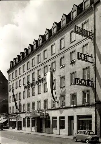 Ak München, Hotel drei Löwen, Außenansicht, Fahne