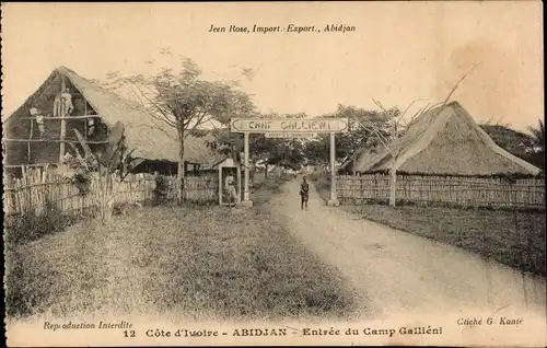 Ak Abidjan Elfenbeinküste, Entrée du Camp Gallieni