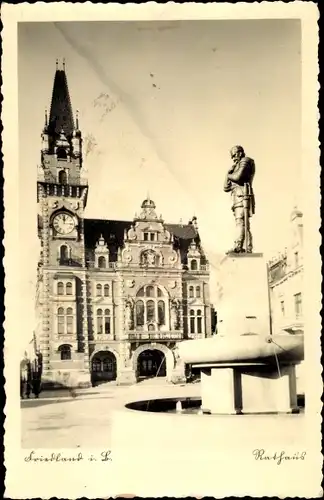 Ak Frýdlant v Čechách Friedland Reg. Reichenberg, Rathaus, Brunnen