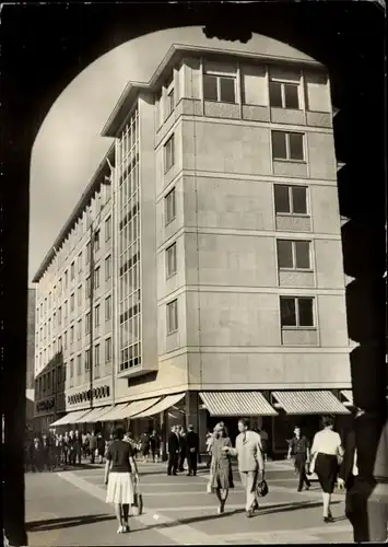 Ak Leipzig in Sachsen, Neubauten in der Reichsstraße, Passanten