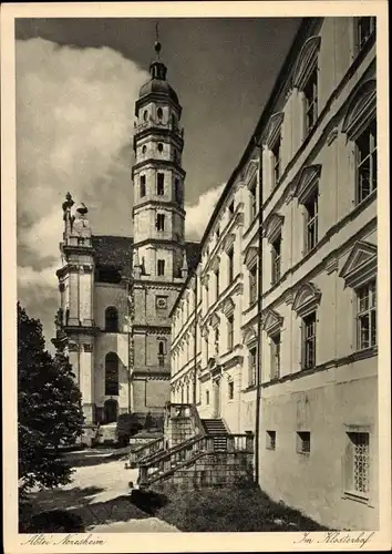 Ak Neresheim in Württemberg, Abtei, Im Klosterhof
