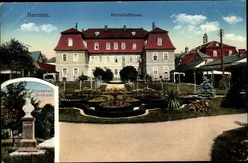 Ak Herrnhut in der Oberlausitz, Blick auf das Herrschaftshaus, Zinzendorfdenkmal, Photochromie